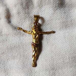 14k gold Jesus on the cross pendant